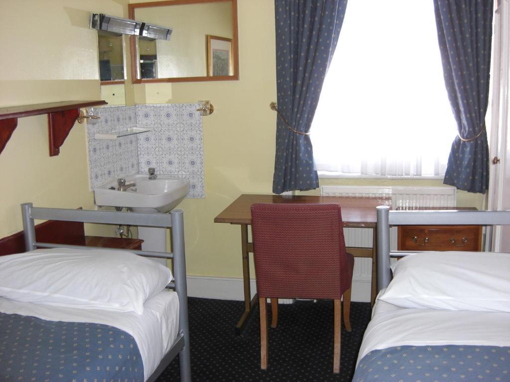 Albany Hotel London Room photo